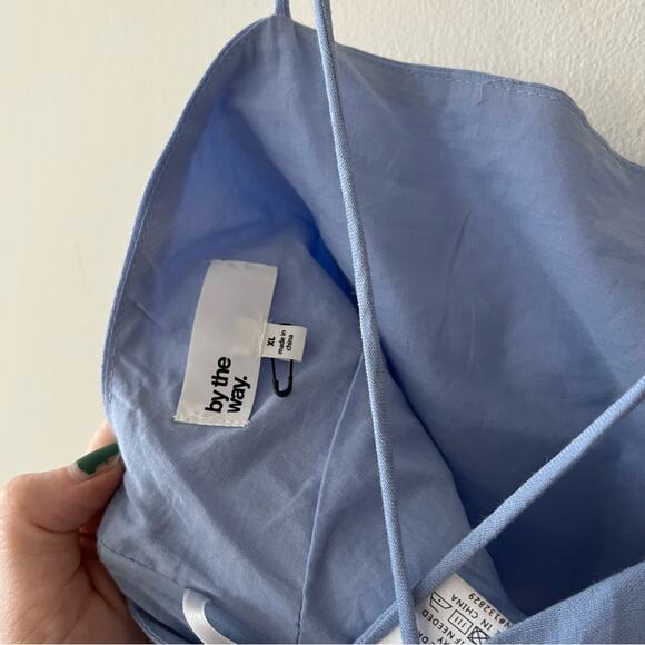 Revolve By the Way. Blue Linen Strappy Crop Top - Picture 5 of 6